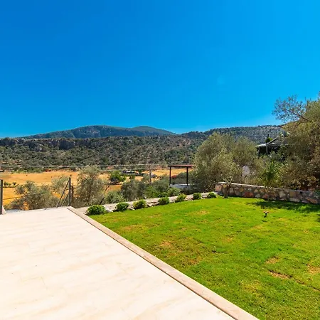 Villa Havuzu Disaridan Goeruenmeyen Jakuzili Oezel Havuzlu Lueks Kalkan