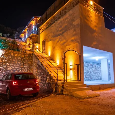 Havuzu Disaridan Goeruenmeyen Jakuzili Oezel Havuzlu Lueks Villa *