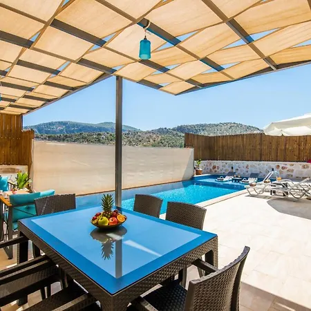 Villa Havuzu Disaridan Goeruenmeyen Jakuzili Oezel Havuzlu Lueks Kalkan